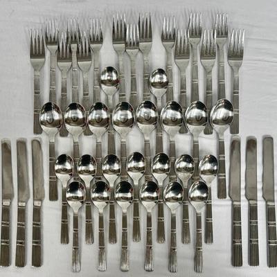 46-pc Set Rogers Co Stainless “Woodmere”