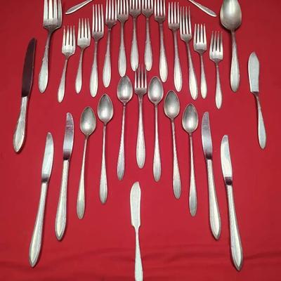 30-pc Set Nobility Plate “Reverie”Pattern Flatware