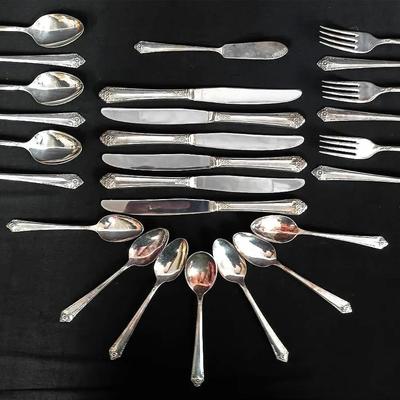 26-pc Set 1847 Rogers Bros Silverplate Flatware – “Daffodil” Pattern, 1950 Vintage