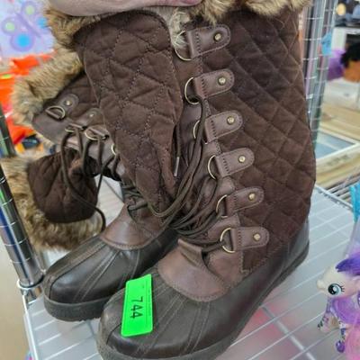 Sale Photo Thumbnail #330