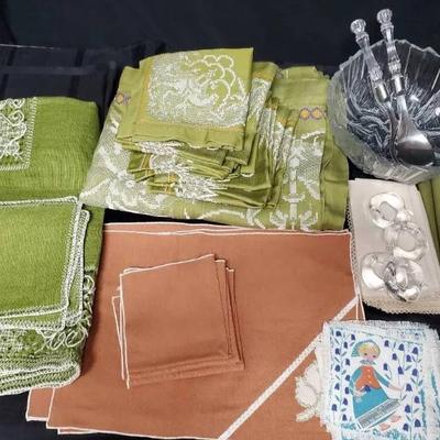 Br159 assorted kitchen textiles and more