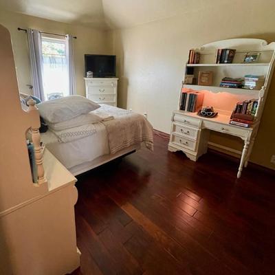 Sale Photo Thumbnail #183