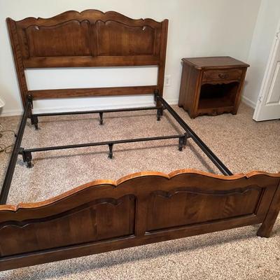 Sale Photo Thumbnail #3: Queen Bed Set