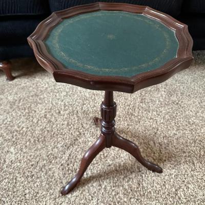 Sale Photo Thumbnail #33: Vintage Bombay Company Table