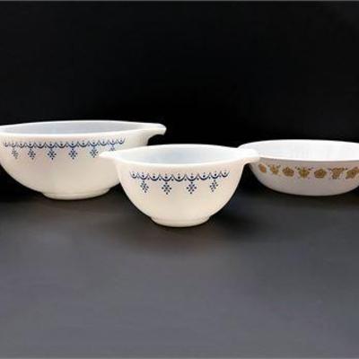 1970's Pyrex Snowflake Blue & Butterfly Gold Mixing Bowls .jpg