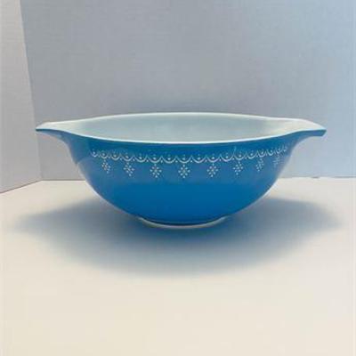 1970's Pyrex Snowflake Blue Cinderella Mixing Bowl .jpg