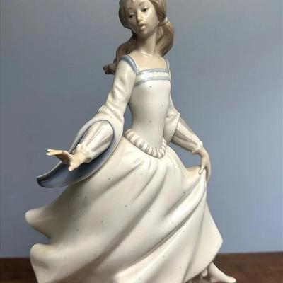 Lladró “Cinderella” #4828 Figureine