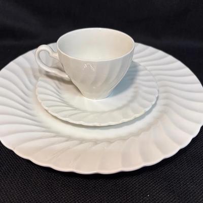 Johnson Brothers Snowhite Recency China 74 Pc