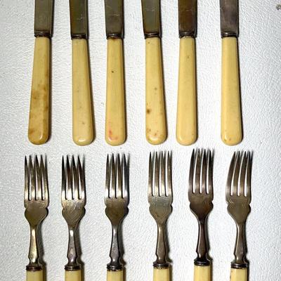 Antique Elkington Bone-handled Silver-Plated Fish Knives and Forks, 12 Pcs circa Late 1800s