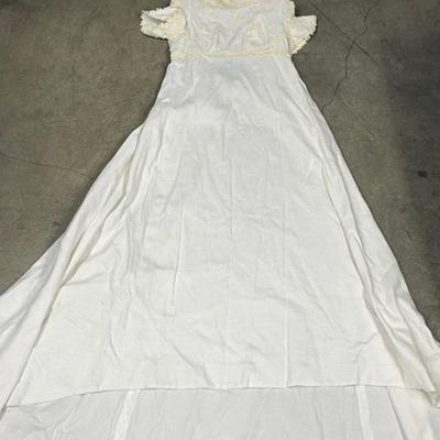 Vintage Handmade Trailing Wedding Dress Size XS- Linen and Floral Lace with Bun Veil