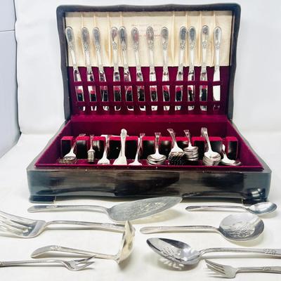 (106) 1847 Rogers Bros. MCM Silver Plate Flatware Set