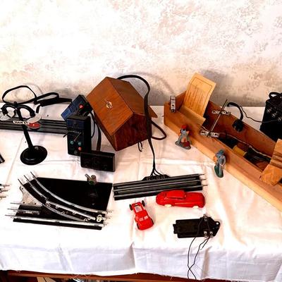 Lionel Operators Switches & More Feat - (2) Metal Figures 