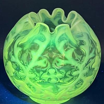 Vintage Fenton White Opalescent Spanish Lace Rose Bowl with Green Ultraviolet Glow