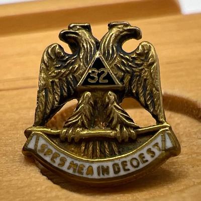 Scottish Rite 32nd Degree Masonic Lapel Pin