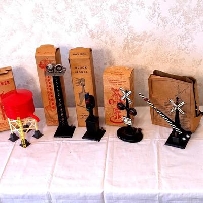 (5) Lionel Train Accessories 