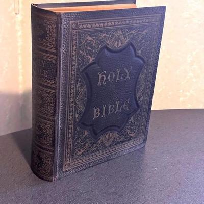 Holy Bible - Self Pronouncing Edition