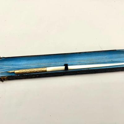 Antique Mother of Pearl Leroy W. Fairchild New York Fountain Pen with Original Case