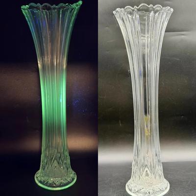 Clear Swung Vase