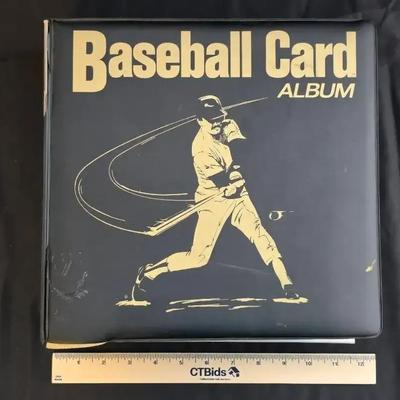 1988 Topps Baseball Cards in Binder, Over 700 Cards