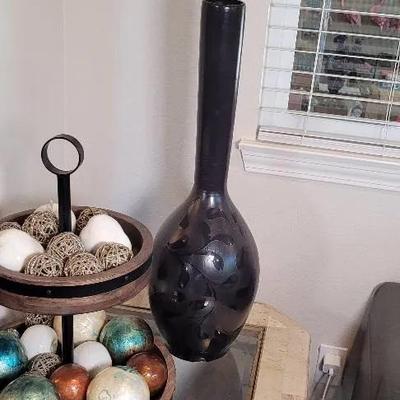 Rotating Tray and Vase