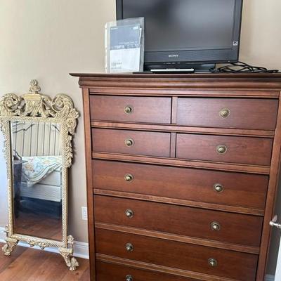 Tall Chest of Drawers (mint condition)