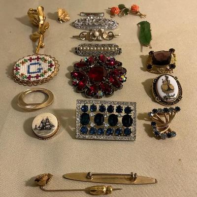 Costume Jewelry Brooches With Vintage Flair 