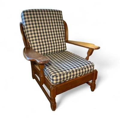 Wing Back Lounge Chair 