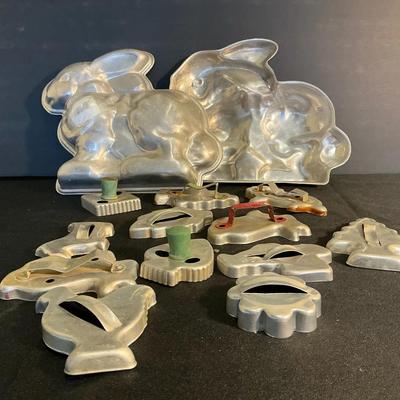 3D Bunny Cake Pan With Vintage Cookie Cutters 