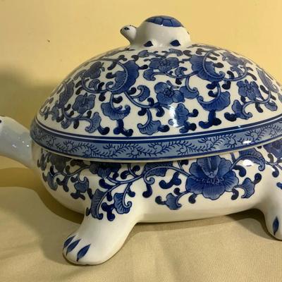 Blue And White Bombay Style Turtle Dish