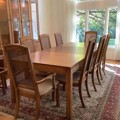 Huntley By Thomasville Dining Table & (8) Chairs