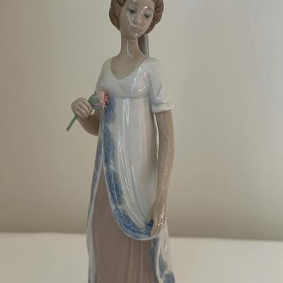Lladro “Viennese Lady”