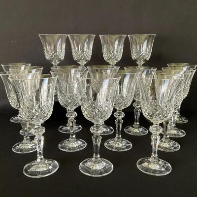 18 Crystal Wine Glasses 