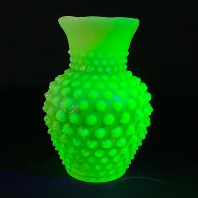 Vintage Fenton Topaz Opalescent Uranium Glass Vase 