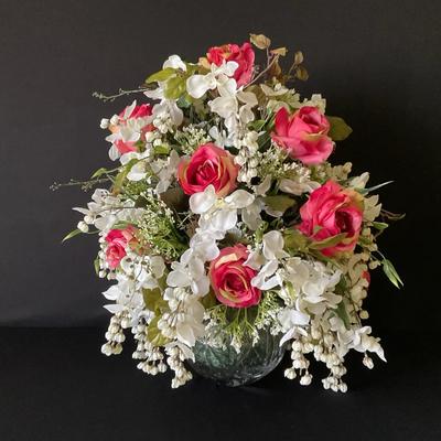 Crystal Rose Bowl With Rose Arrangement