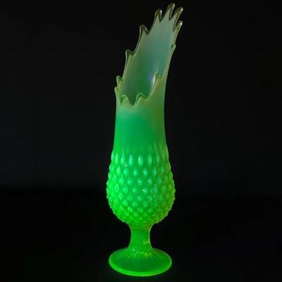 Fenton Topaz Opalescent Hobnail Uranium Glass Swung Vase