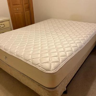 Sealy Emerald Firm Queen Matress Like New 