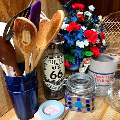 Straw Canister, Jars, and More