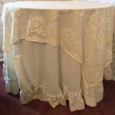Circle Table and Matching Round Table Cloths 