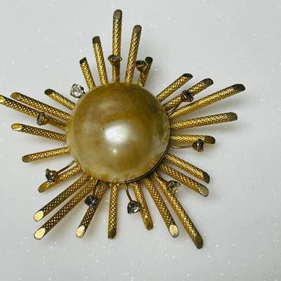 “Alice Caviness” Vintage Brooch