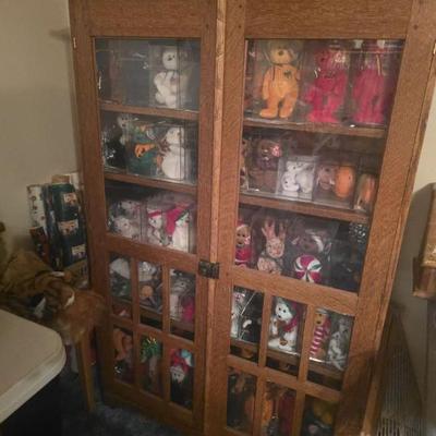 Oak Display Cabinet with two doors 