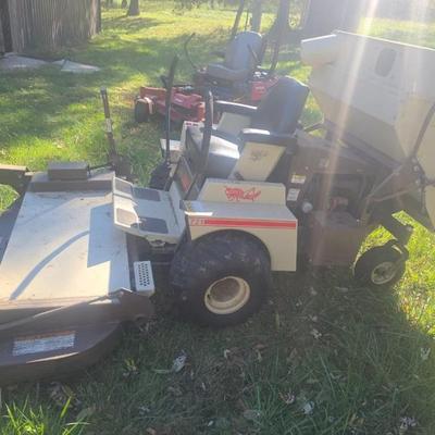 Grasshopper 721 Zero turn mower with bagger 62 inch cut only 906 hours