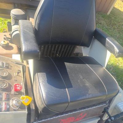 Grasshopper 721 Zero turn mower with bagger 62 inch cut only 906 hours