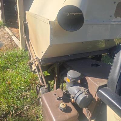 Grasshopper 721 Zero turn mower with bagger 62 inch cut only 906 hours