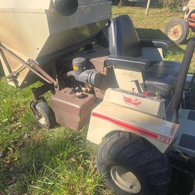 Grasshopper 721 Zero turn mower with bagger 62 inch cut only 906 hours