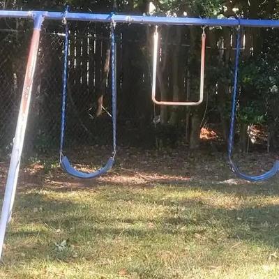 Kids Outdoor Metal Swing Set with Glider