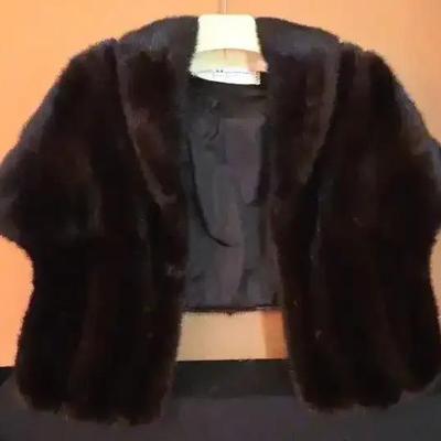 Cullum’s Fine Furs Dark Mink Shoulder Caplet