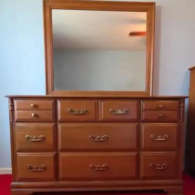 Sumter Cabinet Co. Traditional Style Wooden Dresser With Mirror