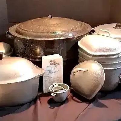 Vintage Cookware Collection Featuring Roasters, Dutch Ovens & Presto Cookmaster