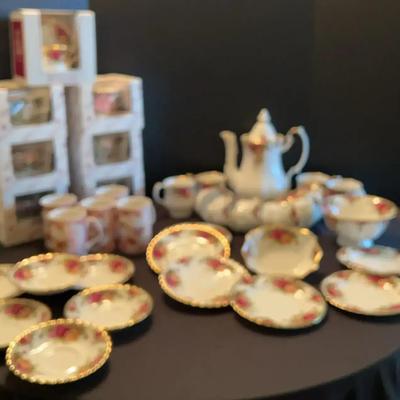 Royal Albert Fine China Tea Set in Rose Pattern