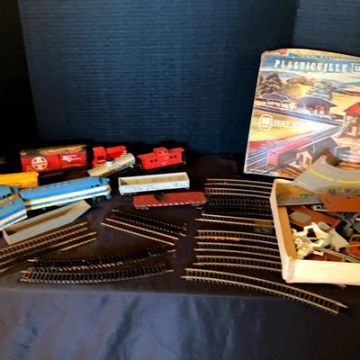 Vintage HO Scale Train Collection with Plasticville Station